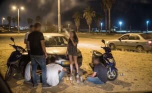 נערים שותים, אילוסטרציה