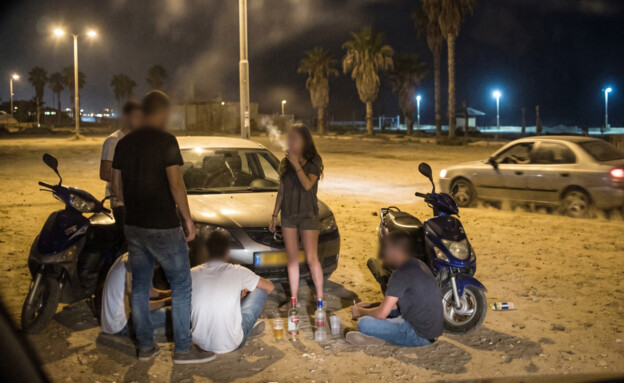 נערים שותים, אילוסטרציה