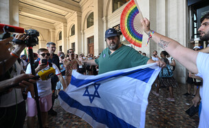 מריו אדינולפי במצעד הגאווה ברומא (צילום: GETTY IMAGES)
