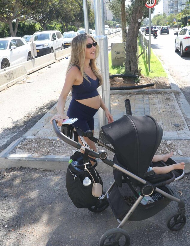 אן זיוי פפרצי יוני 2026 אן זיוי פפרצי יוני 2026