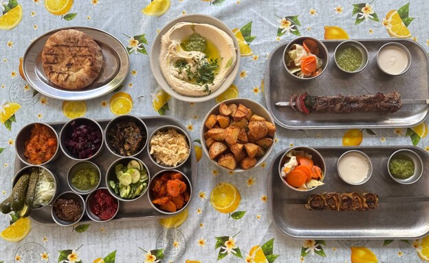 ככה אוכלים בצומת הכפר הירוק ככה אוכלים בצומת הכפר הירוק