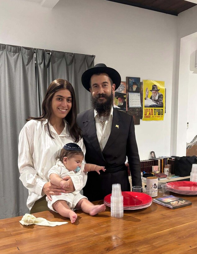 הרב נמרוד זוטא ומשפחתו הרב נמרוד זוטא ומשפחתו