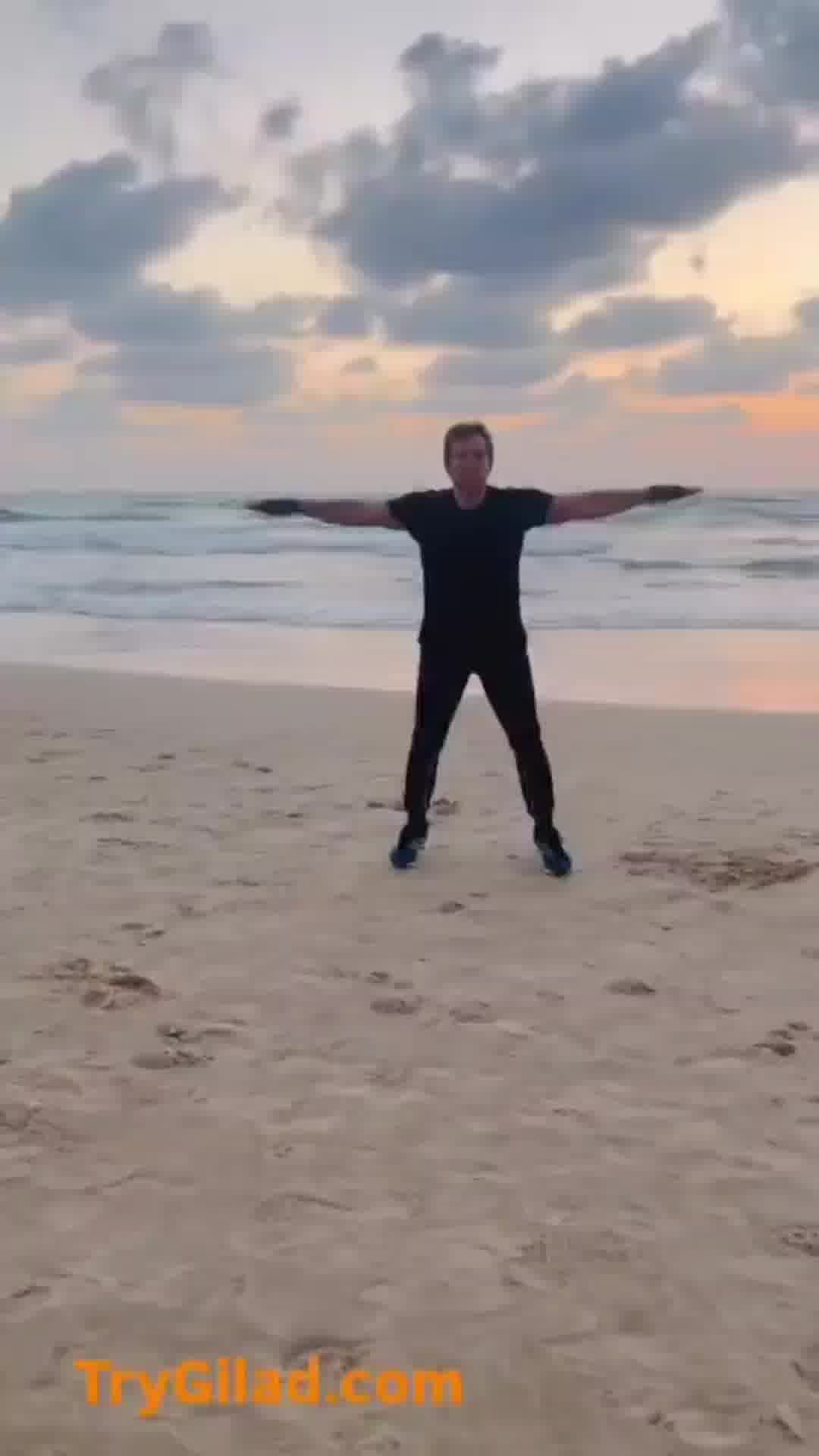 צוותו של גלעד ינקלביץ' מעדכן כי הוא לא מת בשנתו, אלא נמצא למרגלות בניין בהוואי והנסיבות נחקרות
