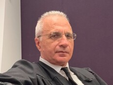 עו"ד יורי ברנט