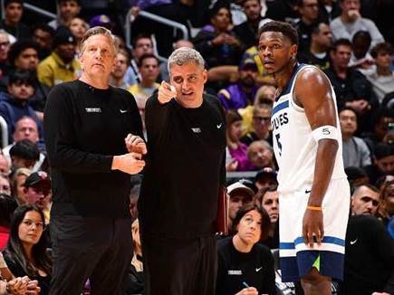 אדוורדס, נורי ופינץ` (משמאל). סמכו עליו (GETTY) אדוורדס, נורי ופינץ` (משמאל). סמכו עליו (GETTY)