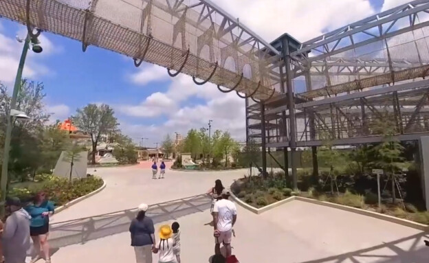 הפארק שנראה כמו כלא לילדים (צילום: צילום מסך)