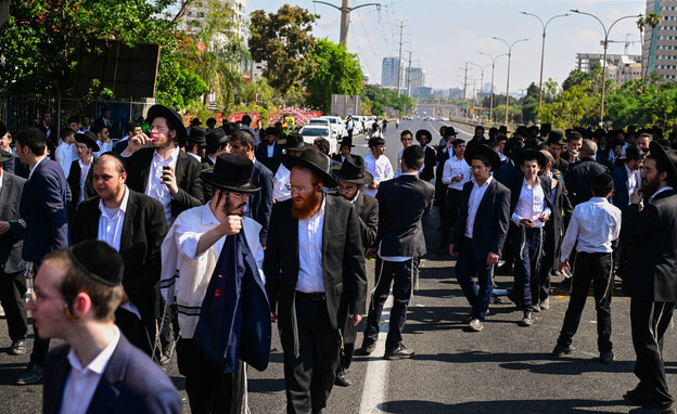 חרדים חוסמים את כביש 4 במחאה על מעצר עריקים, 18.6.2026