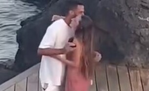 בחופשה ביוון: ספיר אלחמיסטר התארסה לבן זוגה