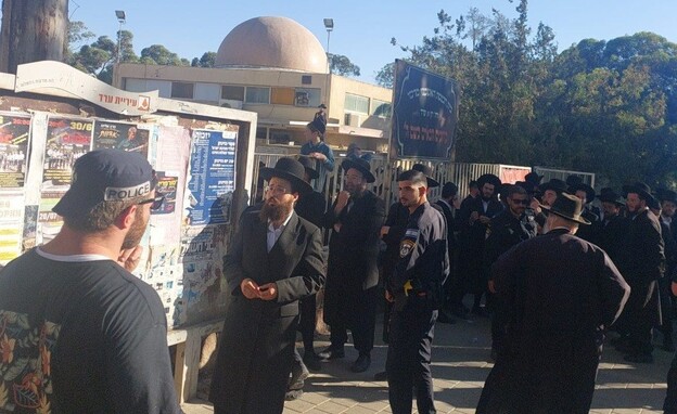 כוחות משטרה בזירת הקטטה בערד כוחות משטרה בזירת הקטטה בערד