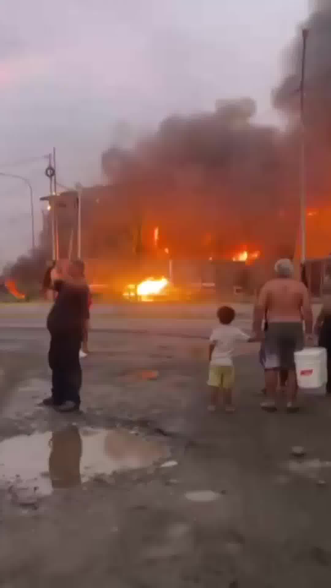 אש משתוללת ואנשים המומים ברחובות: תיעוד ההרס הקשה בוונצואלה 