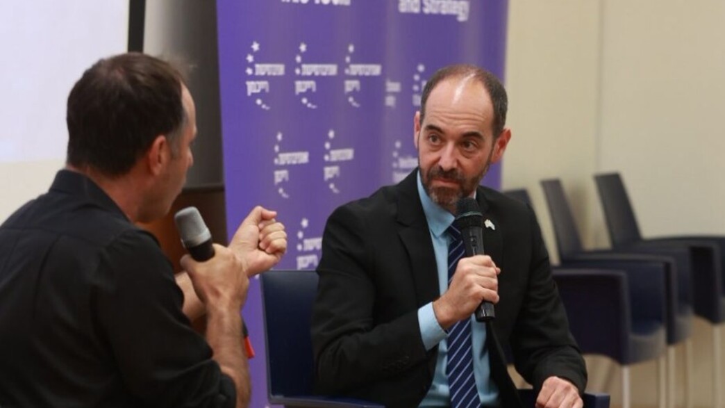 מ"מ מנכ"ל ועדת הבחירות עו"ד דין ליבנה ואודי סגל