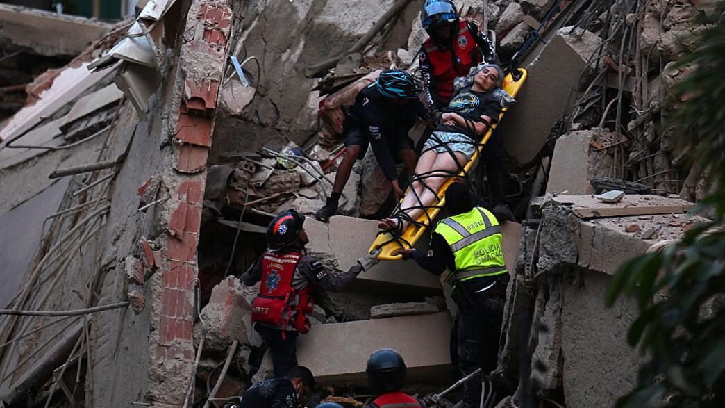 “I just want to know where my son is”: rescue teams are working against the clock in Venezuela