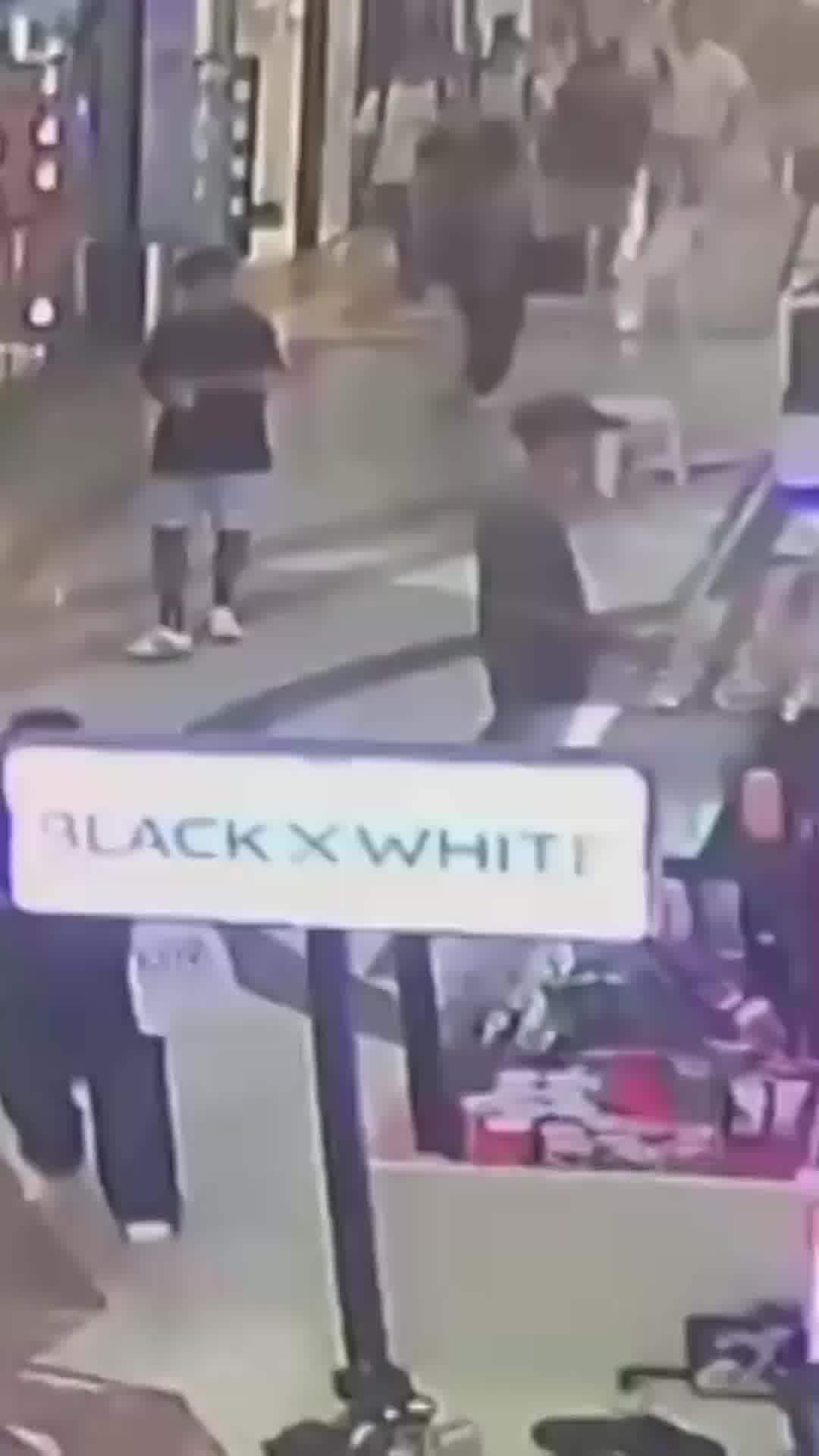 בתום מרדף בקניון עזריאלי בת"א, נעצר שב"ח פלסטיני  החשוד בגניבת טלפונים סלולריים 