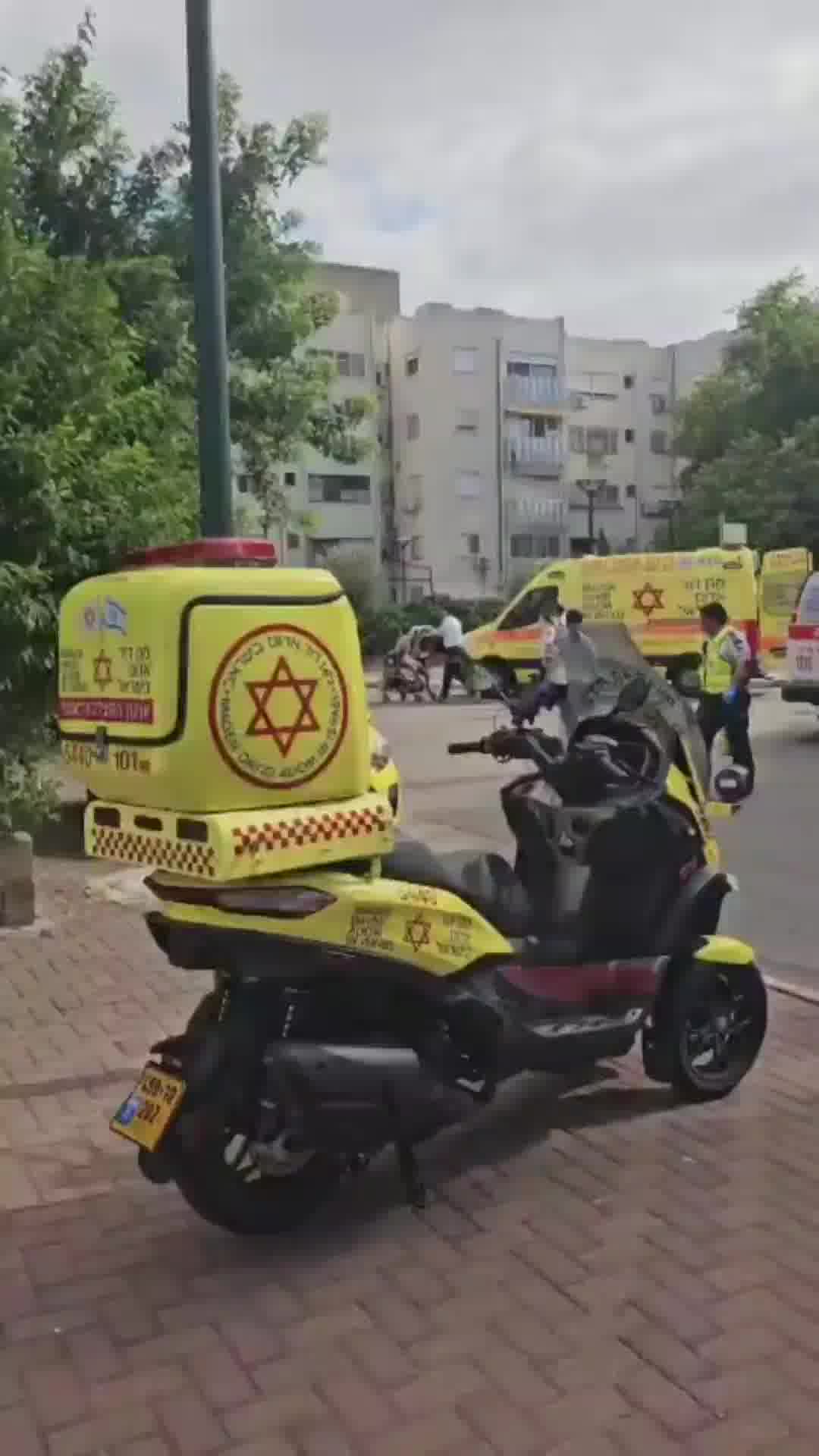 שריפה בקריית אתא: 12 נפגעים משאיפת עשן, בהם שניים בינוני ו-10 קל