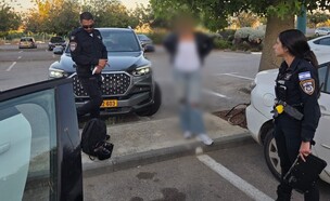 מעצר מבריחת המכוניות (צילום: דוברת המשטרה)