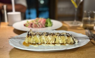 השיפוד הכי מיוחד בישראל הוא בכלל שיפוד כרוב מעל אי (צילום: לין לוי, mako אוכל)