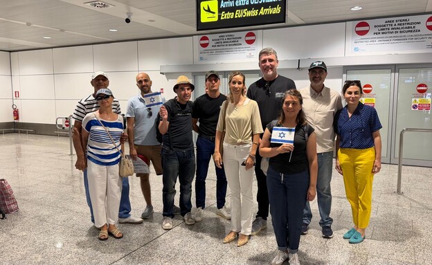 הישראלים לצד המקומיים שמחכים לתיירים מהארץ בסרדיניה