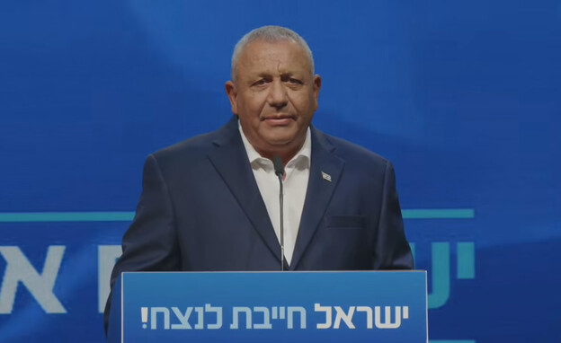 גדי איזנקוט בהצגת מצע מפלגת ישר! גדי איזנקוט בהצגת מצע מפלגת ישר!