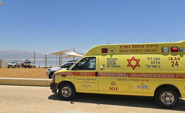 גבר אותר ללא רוח חיים בים המלח  (צילום: מד"א)