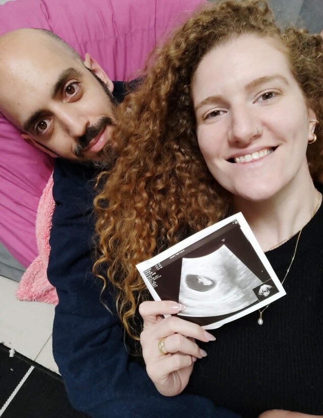 שירי ובן זוגה מציגים את התוצאות שירי ובן זוגה מציגים את התוצאות