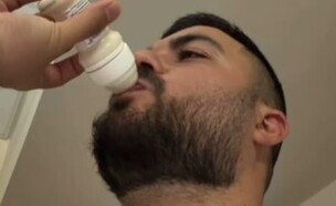אחרי לידת בנם הבכור: אסף זגה טועם את חלב האם של אשתו (צילום: instagram)