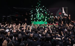 ארונו של המנהיג העליון עלי ח'אמנאי מוצג בטהראן