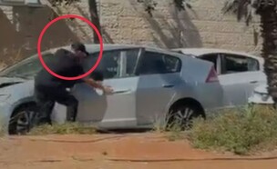 רוכב קורקינט תקף נהג באלעד (צילום: ללא)