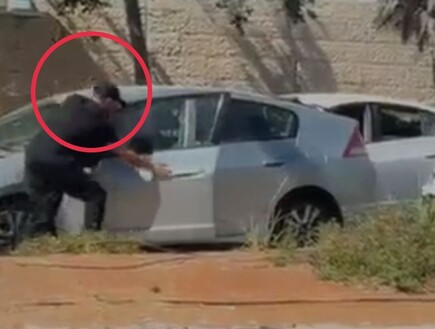 "בעט בו, נתן לו בוקסים, שבר שמשה": זה רוכב הקורקינט שתקף נהג