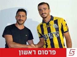 ריבאיי בעת החתימה בקרית גת כשחקן (הפייסבוק של קריית גת) (צילום: ספורט 5)