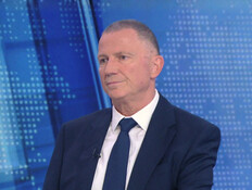 יולי אדלשטיין בפגוש את העיתונות