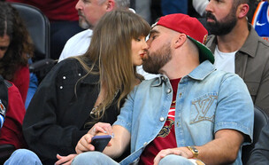 טיילור סוויפט וטראוויס קלסי (צילום: Jason Miller / Stringer, Getty Images)