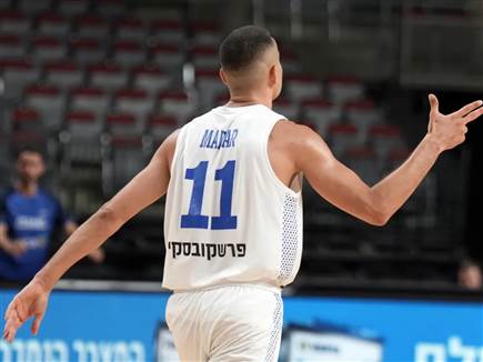 חוזר לישראל בין המשחקים. מדר חוגג מול גרמניה (FIBA) חוזר לישראל בין המשחקים. מדר חוגג מול גרמניה (FIBA)