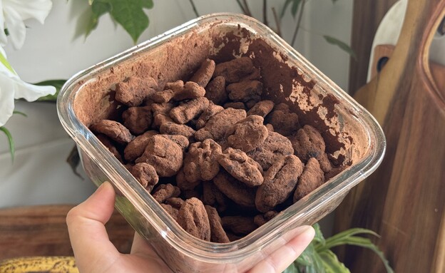 אגוזים מצופים בשוקולד אגוזים מצופים בשוקולד