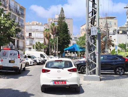אירוע חריג בבת ים: רץ לעבר שוטרים עם סכין - ונורה למוות