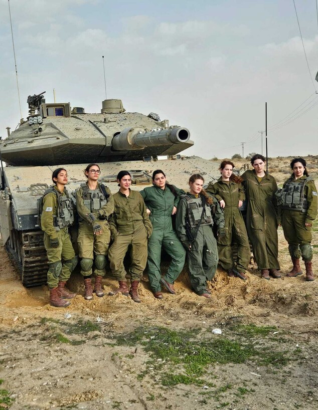 הטנקיסטיות הטנקיסטיות