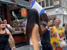 השוטרים עמדו מנגד: מתקפה אנטישמית במצעד הגאווה בלונדון