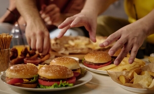 המבורגר ביתי (צילום: AnnaStills
, shutterstock)