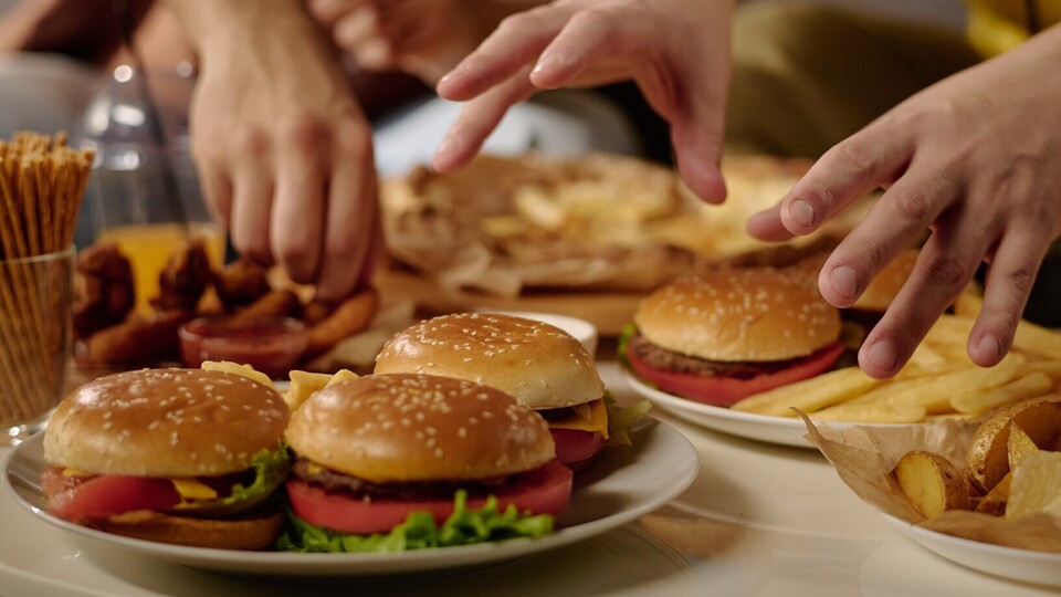 המבורגר ביתי (צילום: AnnaStills
, shutterstock)