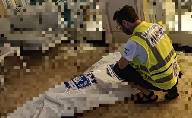 גבר טבע למוות בבריכה בקיסריה (צילום: זק"א)