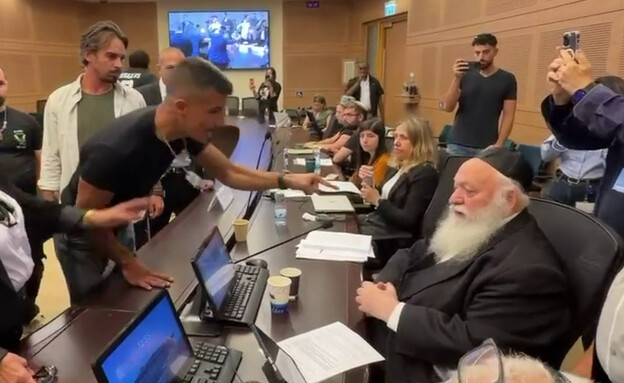 הלומי קרב מוחים בדיון על חוק יסוד לימוד התורה (צילום: ערוץ הכנסת - 99)