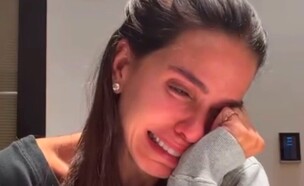 מיכל הקטנה מתפרקת בדמעות (צילום: instagram)