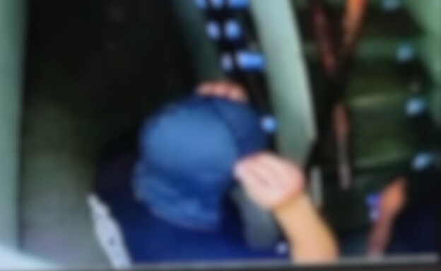 איים להפיץ תיעוד אינטימי של קטינה ונשדד