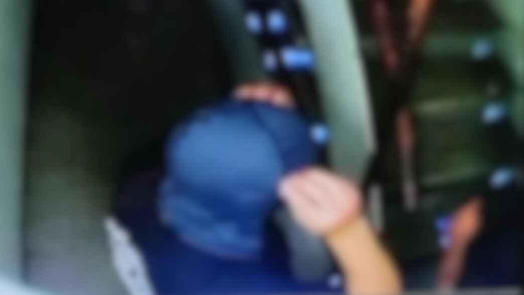 איים להפיץ תיעוד אינטימי של קטינה ונשדד איים להפיץ תיעוד אינטימי של קטינה ונשדד
