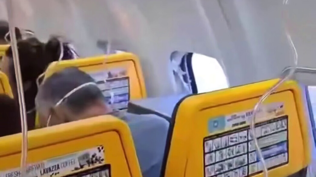 נוסע בטיסת רייאנאייר נפצע לאחר שהחלון התפר נוסע בטיסת רייאנאייר נפצע לאחר שהחלון התפר