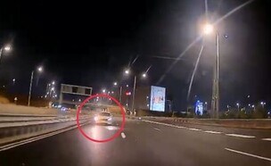 הרכב שנוסע נגד התנועה בכביש 2