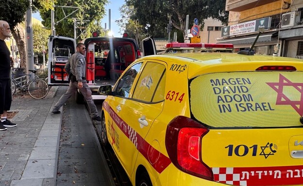 גבר נפצע בשד' ירושלים ביפו (צילום: תיעוד מבצעי מד"א)