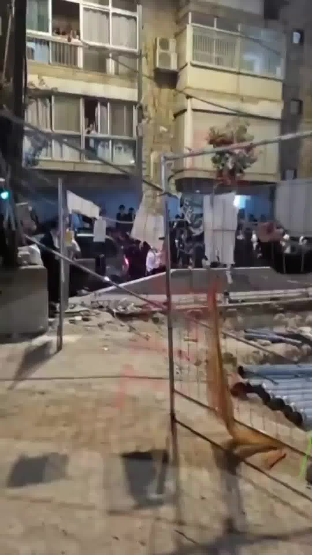 חרדים קיצוניים מתפרעים באתר עבודות הרכבת הקלה ברחוב בר אילן בירושלים