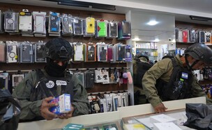 המעצר בעזריאלי (צילום: דוברות המשטרה)