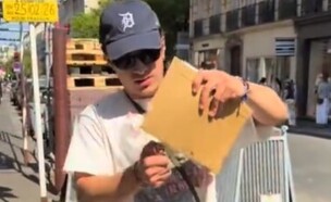 איבד את זה: כוכב "יריבות לוהטת" הדסון ויליאמס מתפוצץ על מעריצים (צילום: deuxmoi, tiktok)