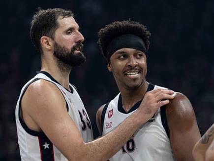 פרח גם לצידו. לידיי ומירוטיץ` (GETTY) פרח גם לצידו. לידיי ומירוטיץ` (GETTY)